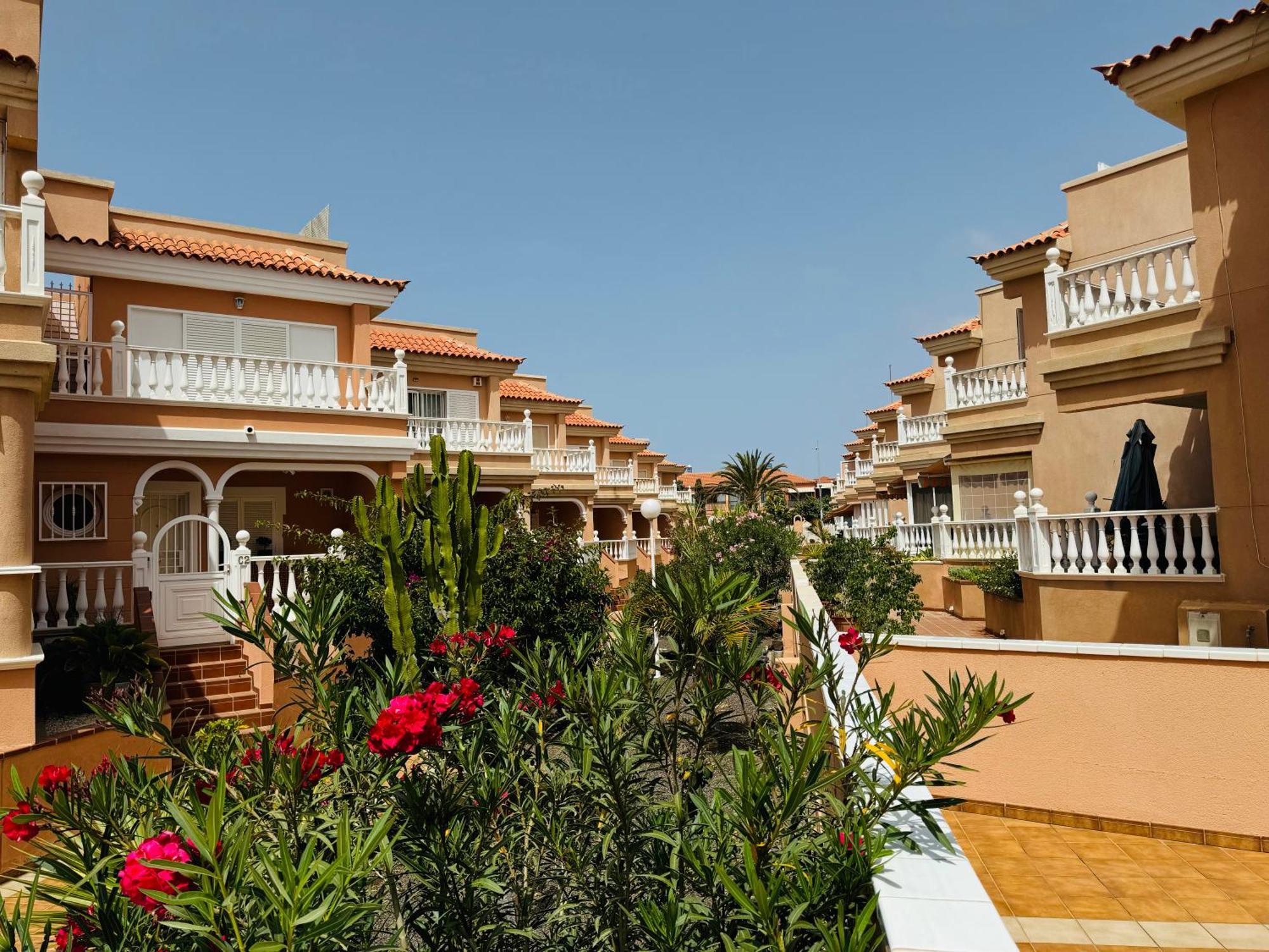 Hugo's In Costa Del Silencio Apartament Arona (Tenerife)